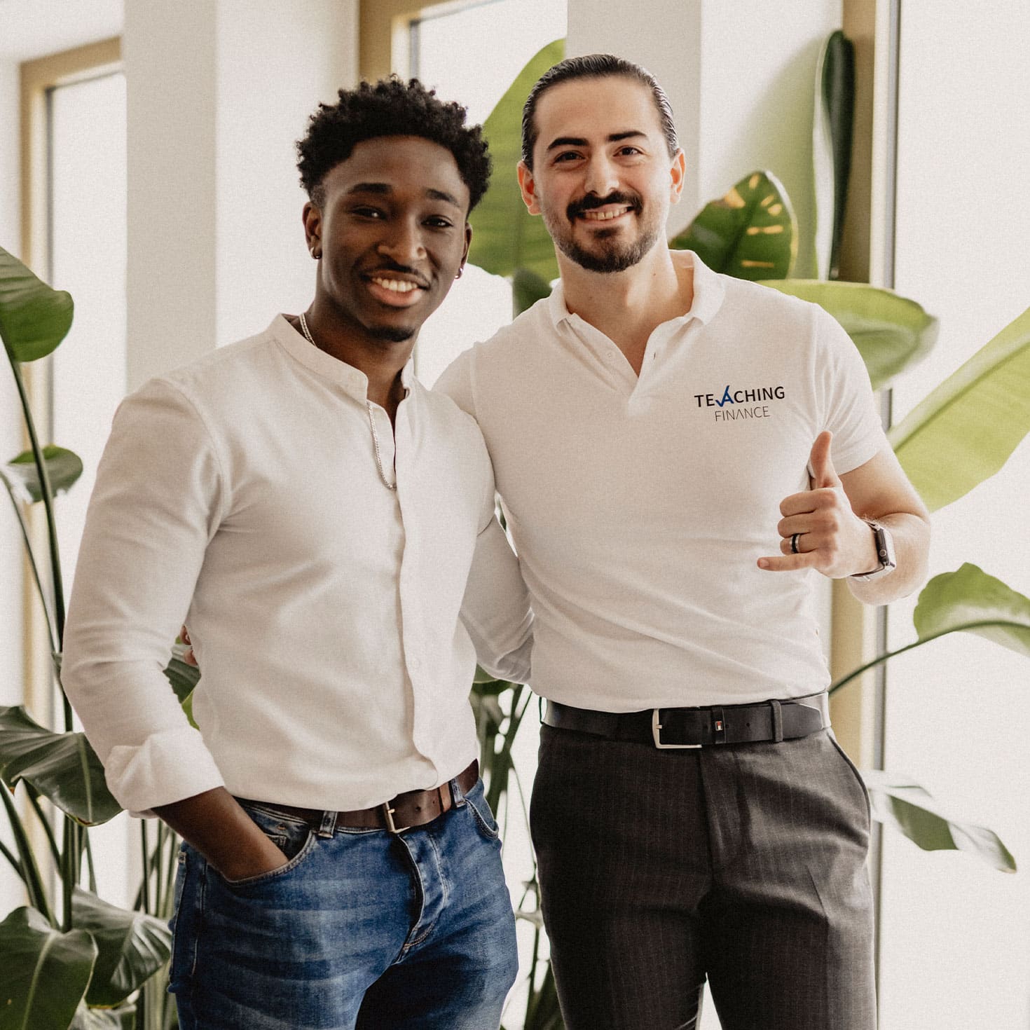 Teaching Finance Gründer Kamiar und Maurice nebeneinander